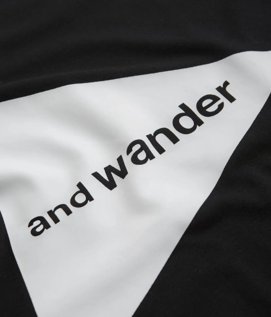 and wander Men's Logo T-Shirt | Lightweight Casual Short Sleeve Tee