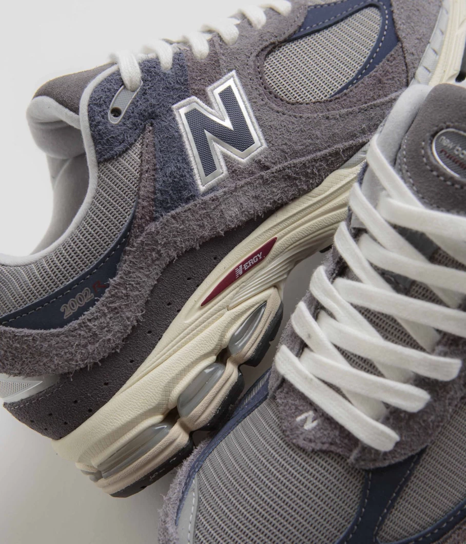 New Balance 2002R Men's Running Shoes - Lightweight Comfort & Stylish Design