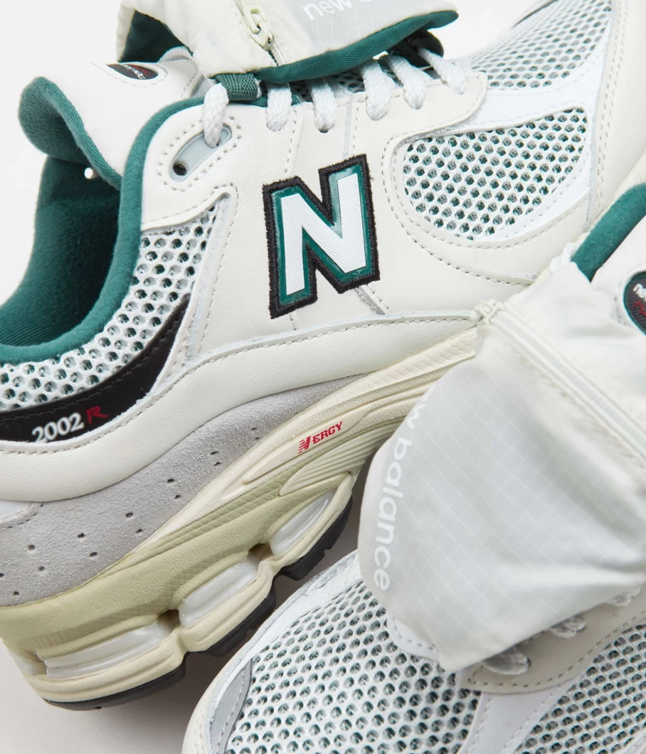New Balance 2002R Men's Running Shoes - Lightweight Comfort & Classic Style