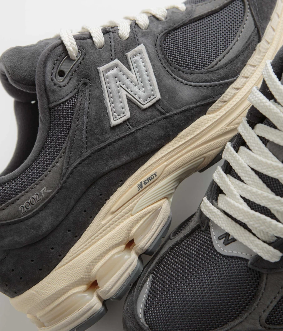 New Balance 2002R Men's Running Shoes - Lightweight Comfort & Classic Style