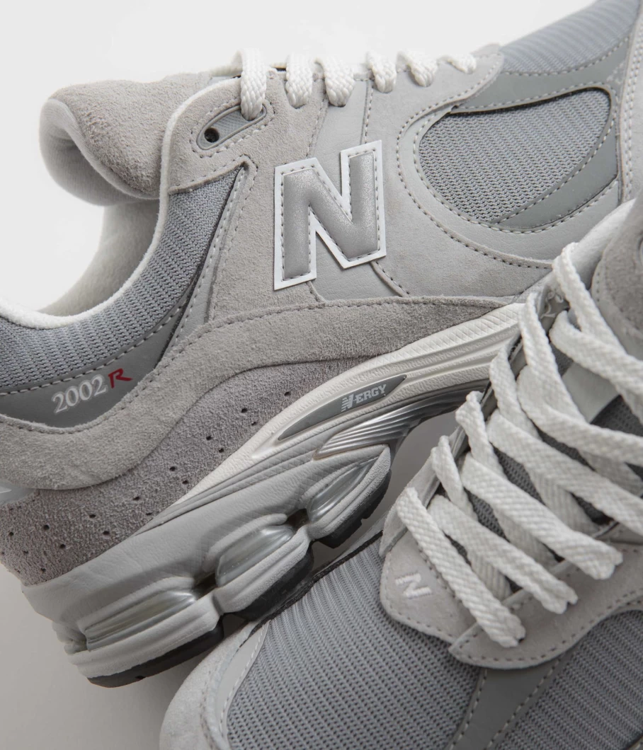 New Balance 2002R Men's Running Shoes - Lightweight Comfort & Stylish Design