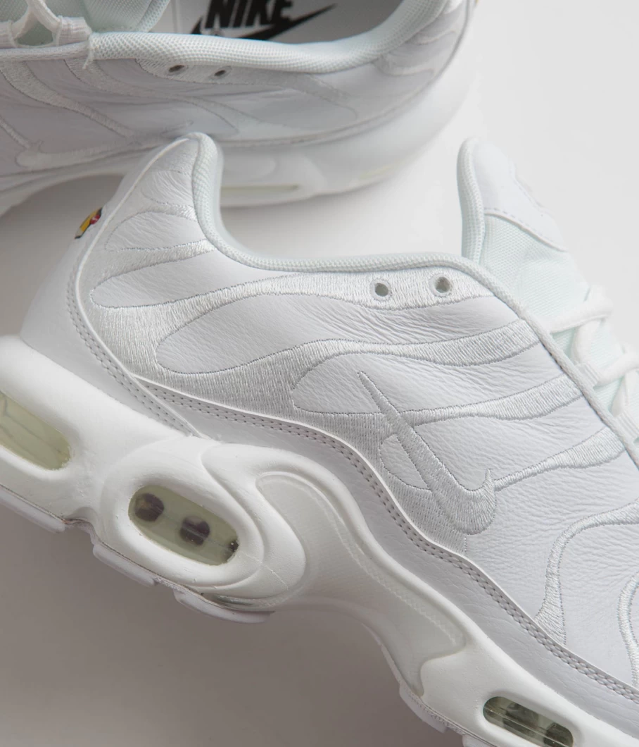 Nike Air Max Plus Men's Running Shoes - Cushioned Comfort & Stylish Design